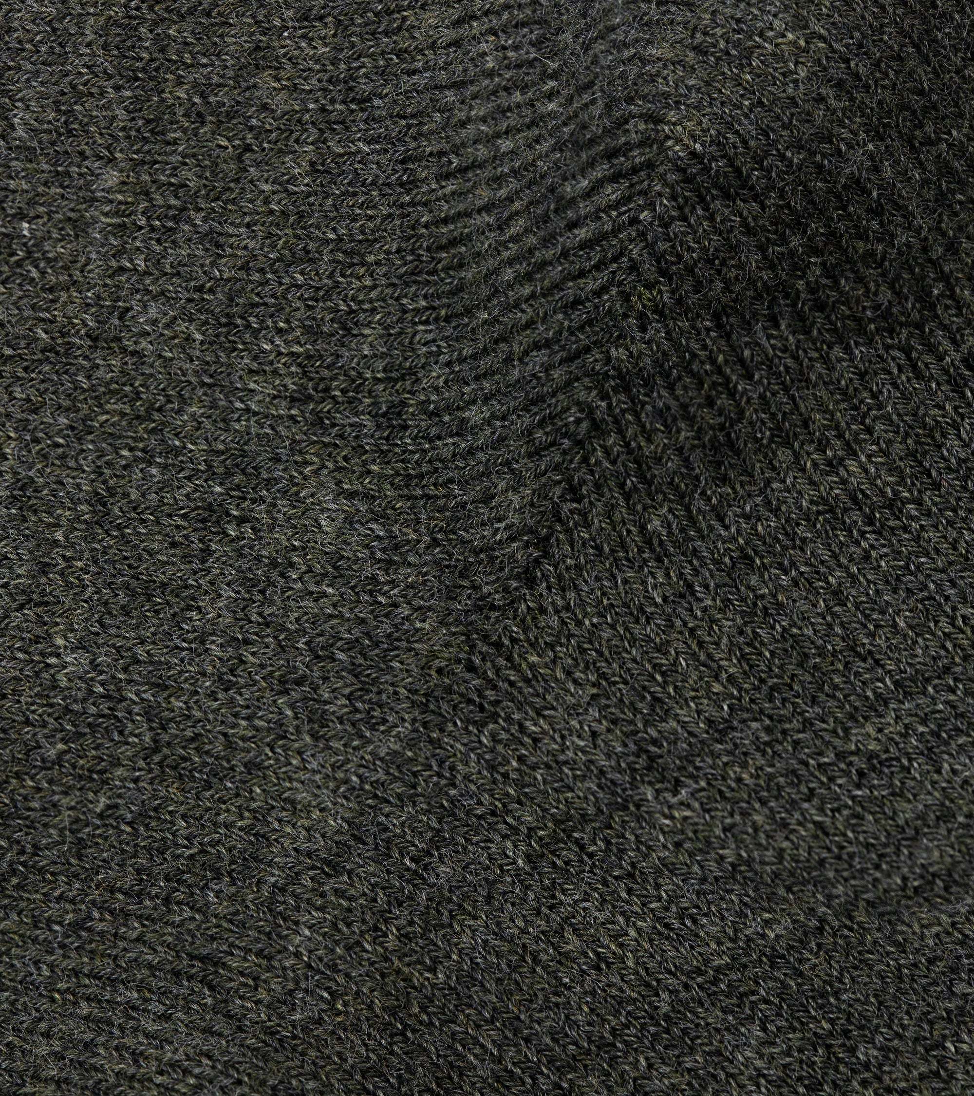 Trunk plain cotton socks in green, close-up of the ribbed cuff.