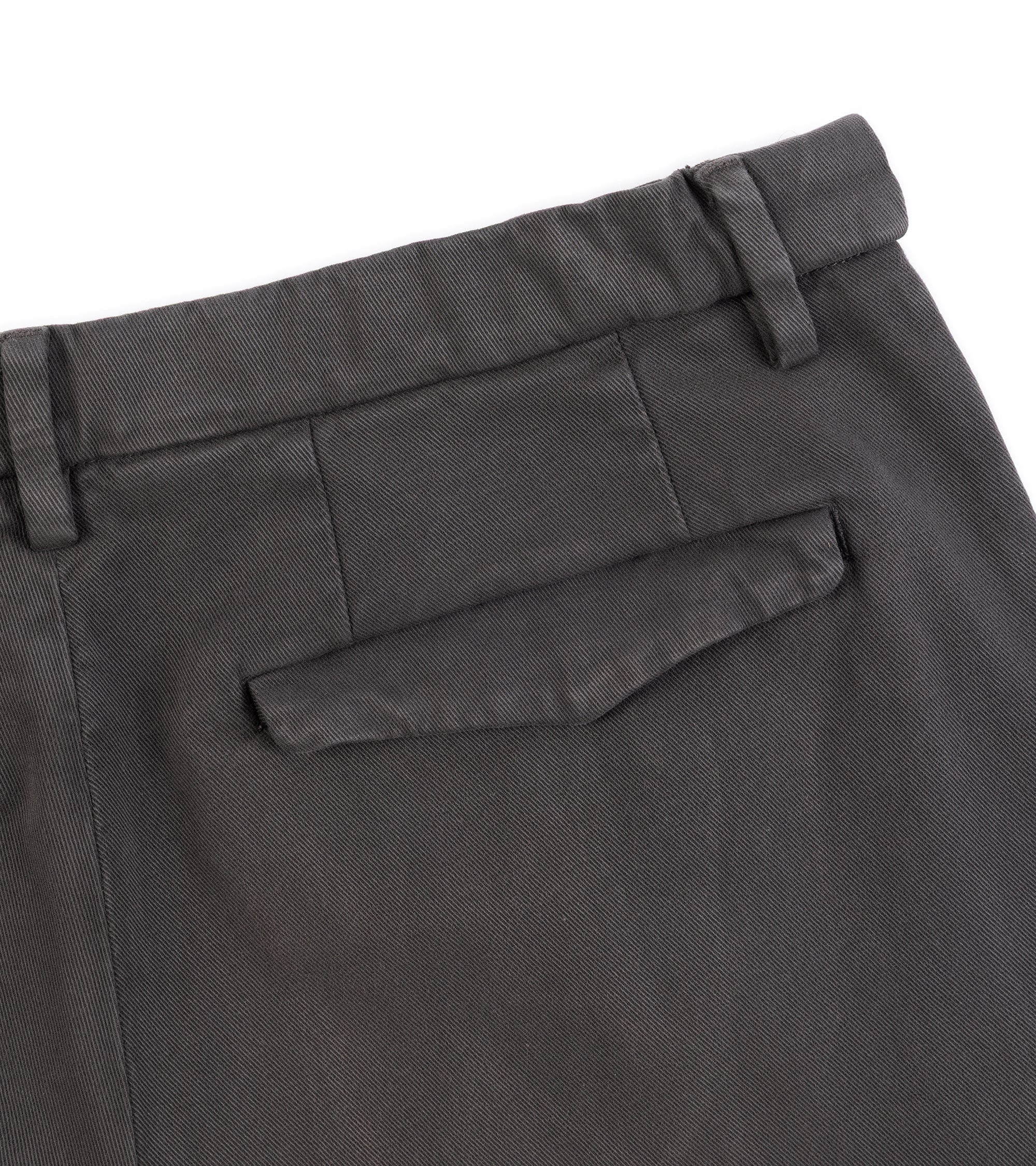 Barena Masco trousers in brown. Close-up detail of the cotton twill fabric and back pocket detail.