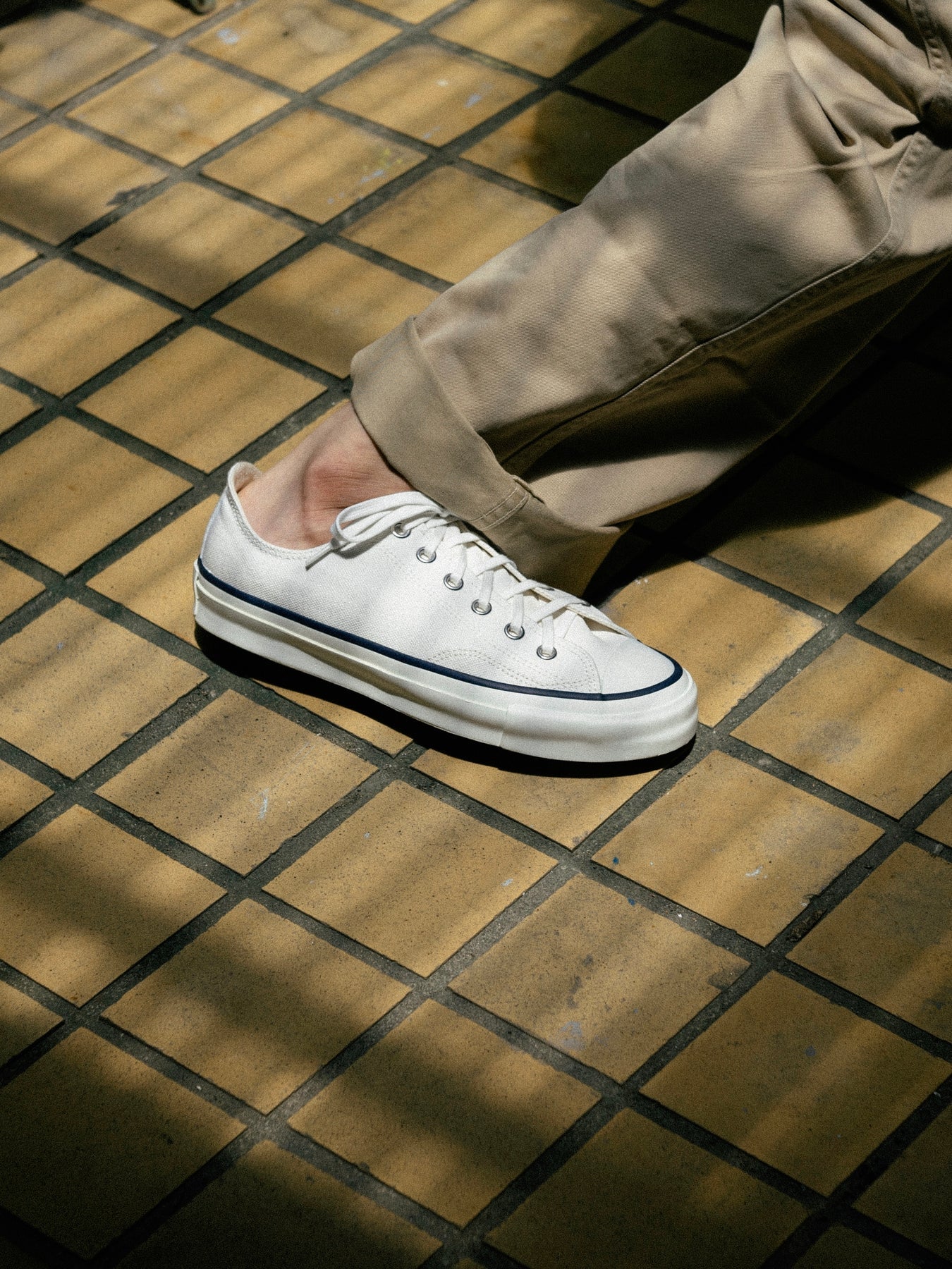 Asahi 046 Canvas Athletic Shoes: White