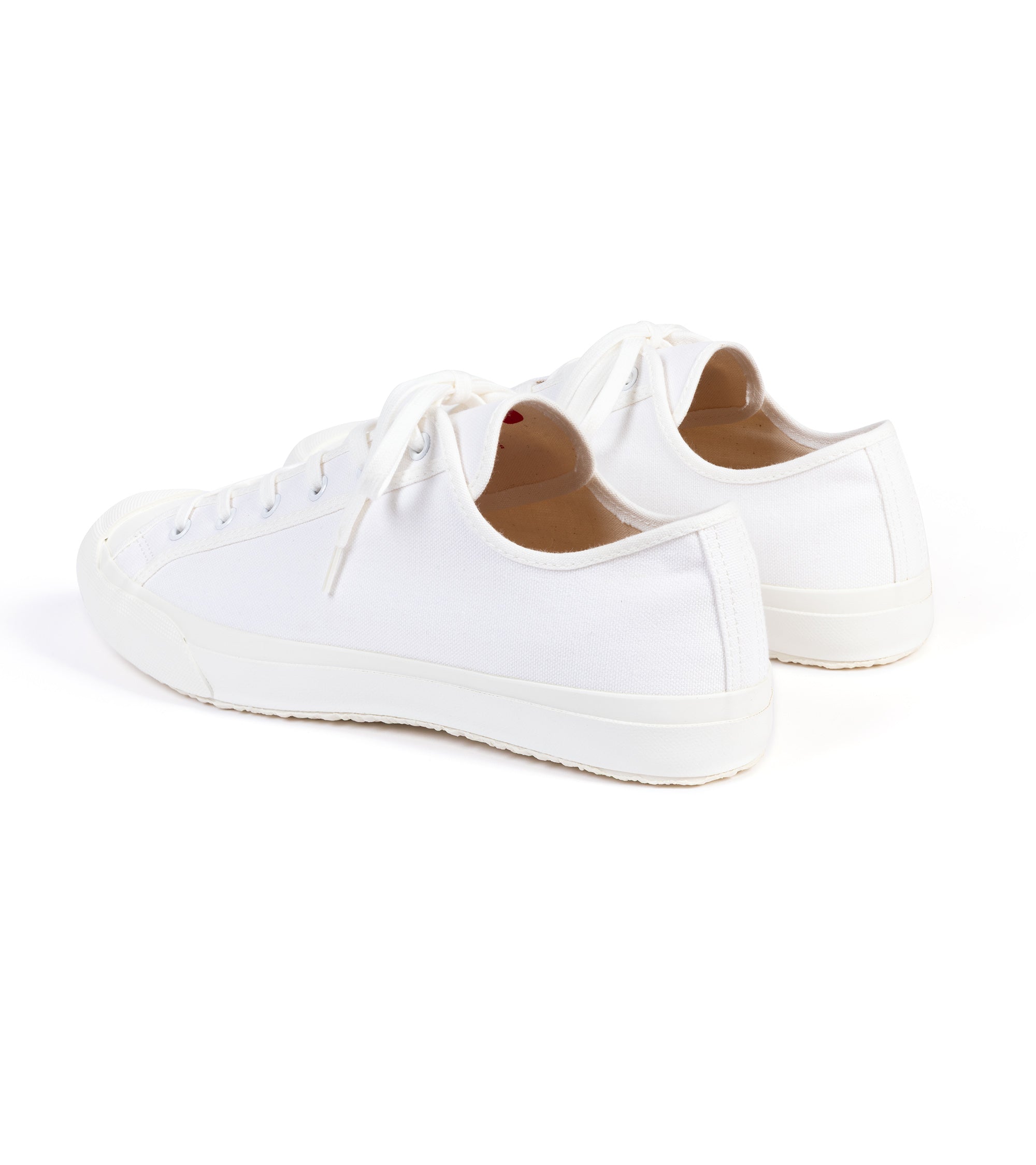 Doek Court canvas sneaker in optical white, front view.