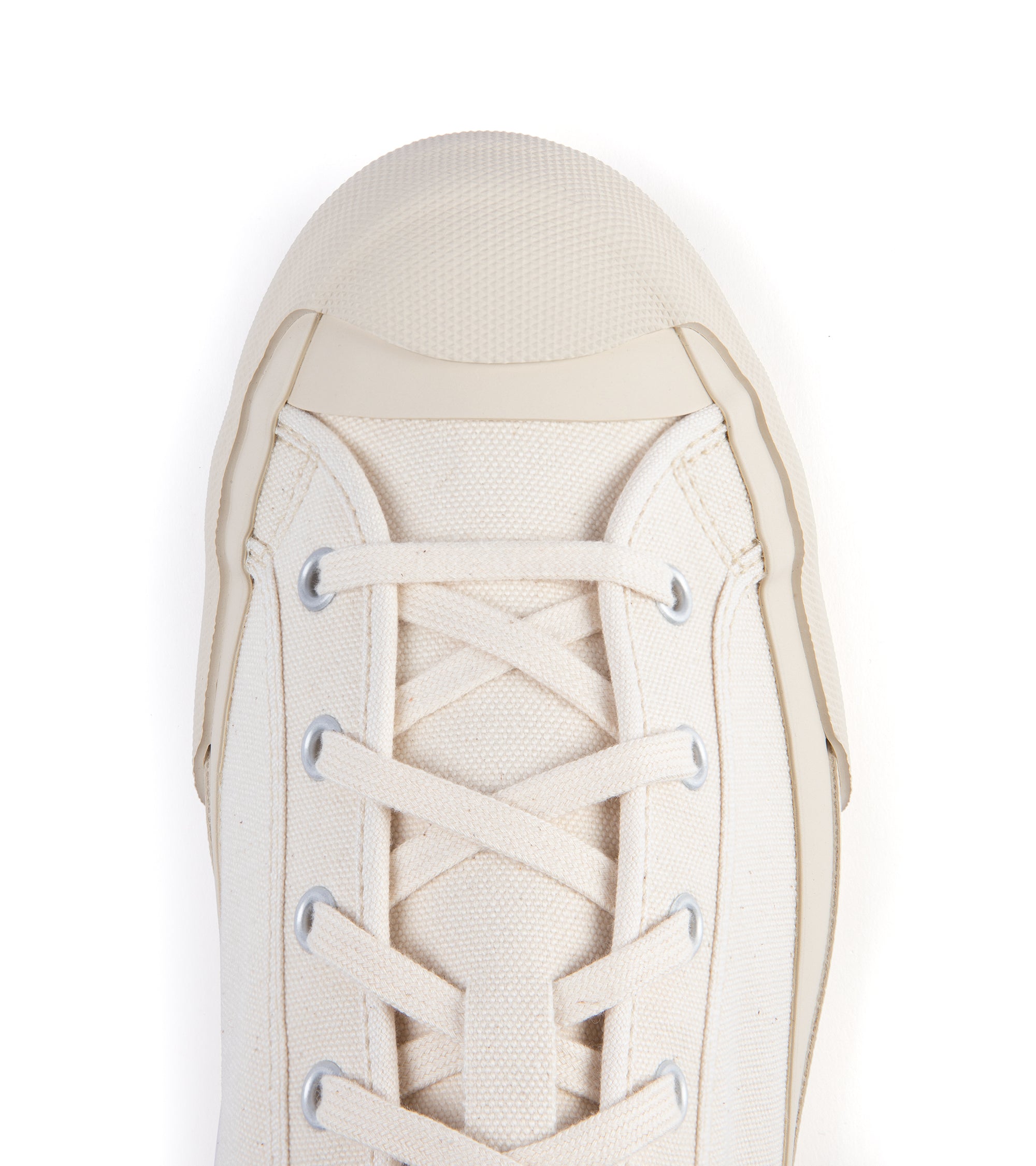 Doek Court canvas sneaker in ecru, top view.